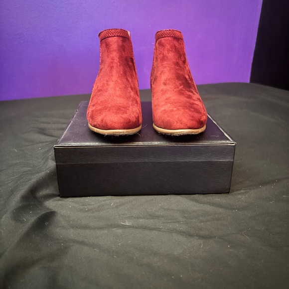 Refresh Burgundy Ankle Booties - Picture 2 of 4